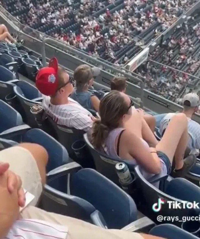 Phillies Yankees Couple Fan Video and Fanbase Feud