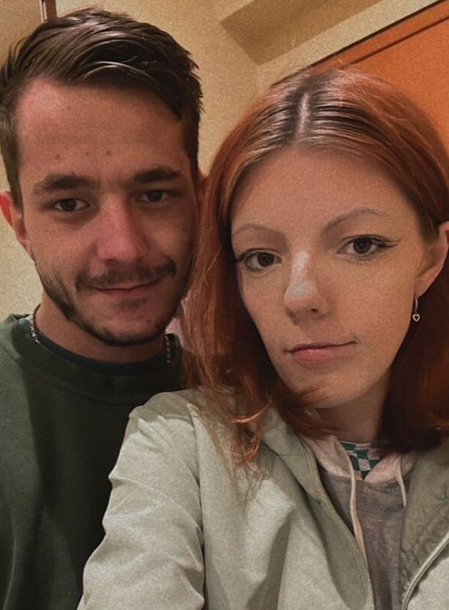 Shopaholicadel Kouří Video and Shopaholic Adel Accused Again