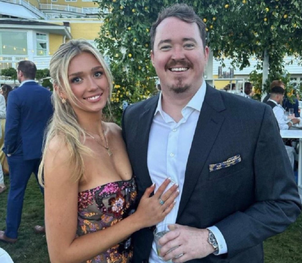 Maddie Kowalski Video and UF Florida Student at Eiffel Tower